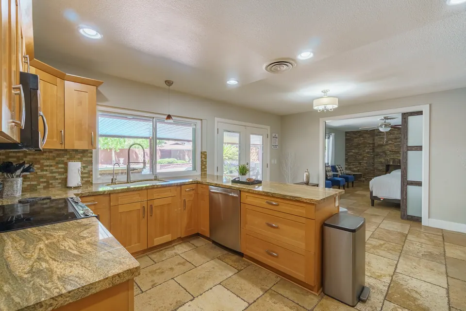 L-shaped kitchen with granite counters