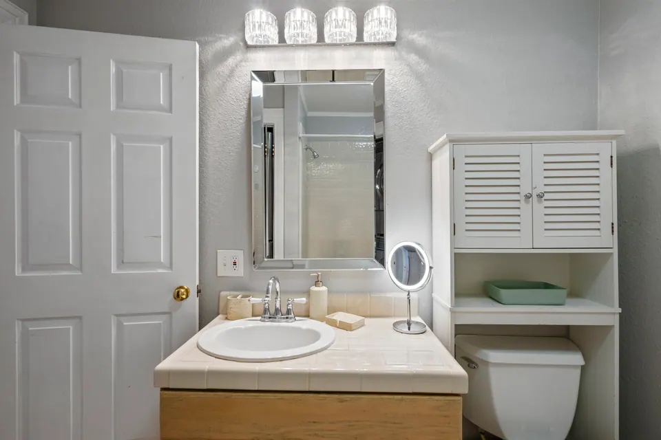 Bathroom vanity with mirror cabinet