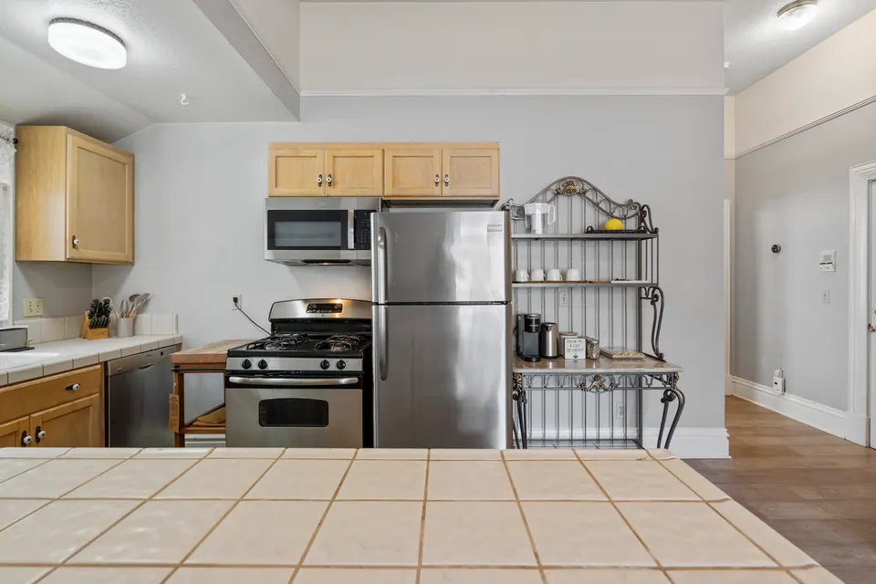 Kitchen with tiled counters