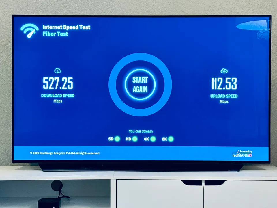 Fiber internet speed test showing 527 Mbps